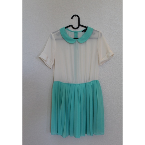 Forever 21 Dresses & Skirts - Forever 21 Pleated Dress w/ Peter Pan Collar Forever 21 Dresses & Skirts - Forever 21 Pleated Dress w/ Peter Pan Collar